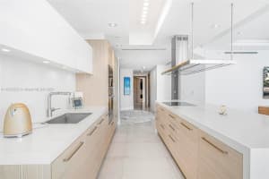 17111 Biscayne Blvd Unit 309, Aventura, FL 33160, Sold 04/15/25