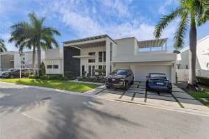 8256 NW 34th St, Doral, FL 33122, Sold 06/06/25