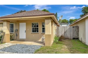 842 SW 9th St, Homestead, FL 33034, Sold 11/15/24