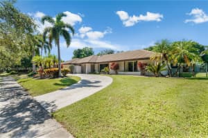 15830 SW 82nd Ave, Palmetto Bay, FL 33157, Sold 04/10/25