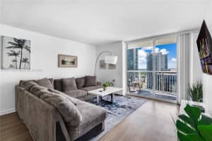 1200 Brickell Bay Dr, Miami, FL 33131, Sold 11/08/24