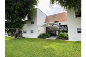 9520 SW 8th St APT 109, Miami, FL 33174, Sold 12/19/24