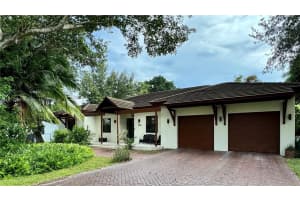 8240 Sw 98th St, Miami