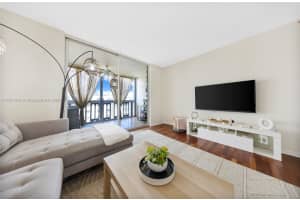 420 NE 12th Ave APT 704, Hallandale Beach, FL 33009, Sold 01/29/25