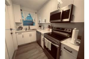 541 Blue Heron Dr 114, Hallandale Beach