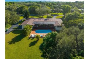 11420 Sw 80th Rd, Pinecrest