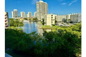 2930 Point East Dr E512, Aventura