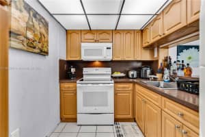 11800 SW 18th St APT 431, Miami, FL 33175, Sold 01/02/25