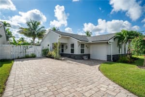 600 Mulberry Ln, Davie, FL 33325, Sold 12/09/24