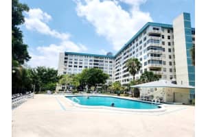 4330 Hillcrest Dr 414, Hollywood