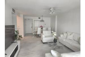4330 Hillcrest Dr 414 Hollywood, FL 33021 - MLS#A11673116