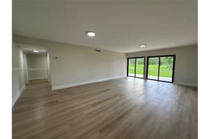 545 W Park Dr APT 7, Miami, FL 33172, Sold 11/14/24