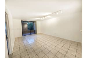 8625 NW 8th St APT 316, Miami, FL 33126, Sold 12/13/24
