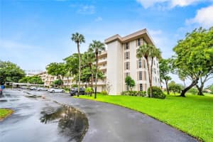 3970 Oaks Clubhouse Dr APT 501, Pompano Beach, FL 33069, Sold 11/26/24