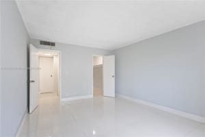 5201 Geneva Ct Apartment 213, Doral, FL 33166, Sold 11/25/24