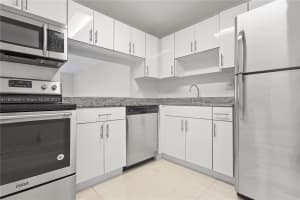 5201 Geneva Ct Apartment 213, Doral, FL 33166, Sold 11/25/24