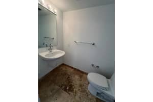 41 SE 5th St APT 703, Miami, FL 33131, Sold 05/06/25