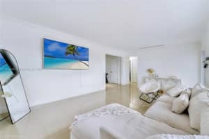 1175 W 33rd St, Hialeah, FL 33012, Sold 03/17/25