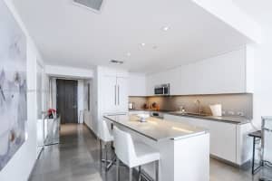68 SE 6th St Apt 3205, Miami, FL 33131, Sold 12/20/24