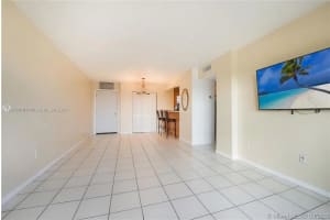8895 Fontainebleau Blvd APT 503, Miami, FL 33172, Sold 01/29/25