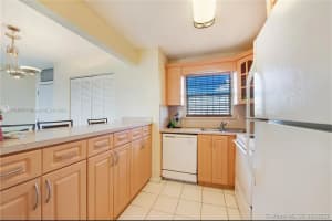 8895 Fontainebleau Blvd APT 503, Miami, FL 33172, Sold 01/29/25