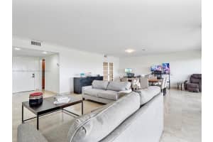 1800 NE 114th St APT 1811, Miami, FL 33181, Sold 12/13/24