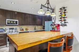 549 Racquet Club Rd APT 30, Weston, FL 33326, Sold 11/25/24