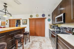 549 Racquet Club Rd APT 30, Weston, FL 33326, Sold 11/25/24