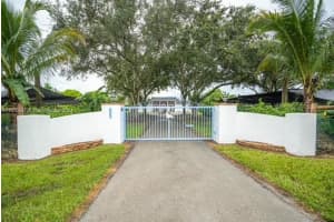 19390 Sw 232nd St, Miami