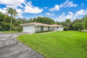 16425 SW 75th Ave, Palmetto Bay, FL 33157, Sold 12/18/24