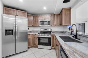 9421 Fontainebleau Blvd Apt 101-35, Miami, FL 33172, Sold 11/13/24