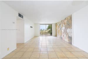 8411 NW 8th St APT 405, Miami, FL 33126, Sold 01/30/25