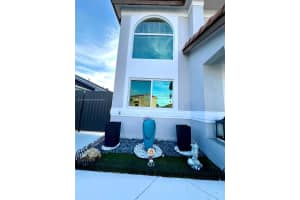 19842 NW 86th Ct, Hialeah, FL 33015, Sold 12/10/24