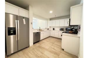 201 Crandon Blvd 324, Key Biscayne