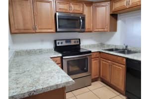 17000 NW 67th Ave APT 429, Hialeah, FL 33015, Sold 04/08/25