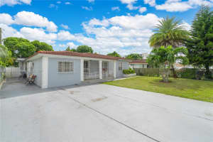 821 NW 40th Ave, Miami, FL 33126, - MLS#A11677290