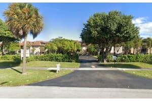 661 Ne 195th St 215, Miami