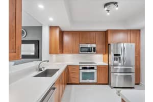 3340 NE 190th St APT 1006, Aventura, FL 33180, Sold 12/27/24