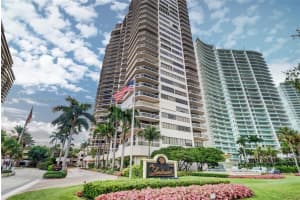 20185 E Country Club Dr 2209, Aventura