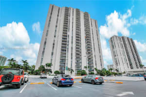 ELDORADO TOWERS, 3675 N Country Club Dr APT 206, Aventura, FL 33180, - MLS#A11677691