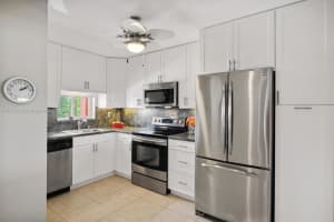 9611 N Hollybrook Lake Dr APT 207, Pembroke Pines, FL 33025, Sold 12/30/24