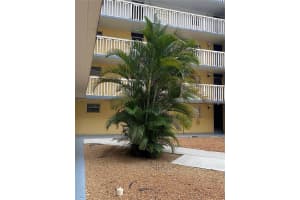 15600 NW 7th Ave APT 114, Miami, FL 33169, Sold 05/08/25