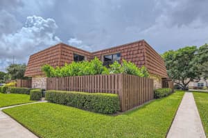 4082 Forest Hill Dr, Hollywood, FL 33026, Sold 01/17/25