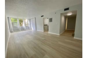 17890 W Dixie Hwy 212, North Miami Beach