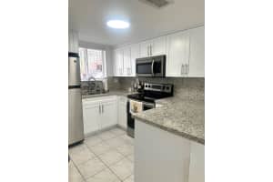 8170 NW 10th St APT 1, Miami, FL 33126, Sold 01/09/25