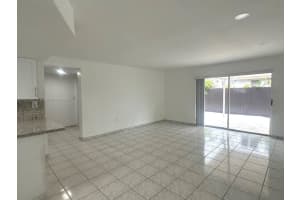 8170 NW 10th St APT 1, Miami, FL 33126, Sold 01/09/25