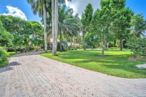 10050 NW 135th St, Hialeah, FL 33018, Sold 12/09/24