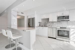 18071 Biscayne Blvd 1204, Aventura