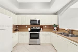 8882 W Flagler St APT 104, Miami, FL 33174, Sold 11/25/24