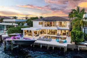 2370 Bayview Ln, North Miami